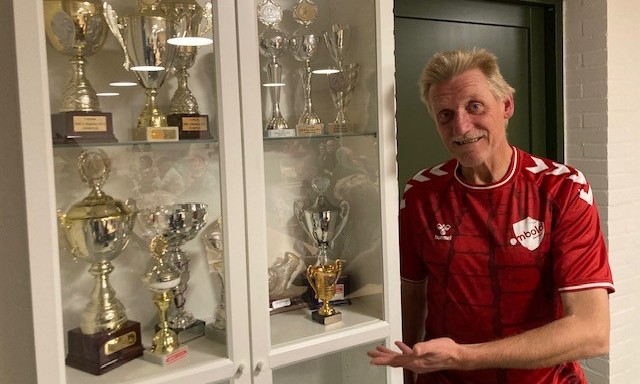 René Hansen er målmand for FC Kravlegården. Her iklædt jubilæumsdragt.