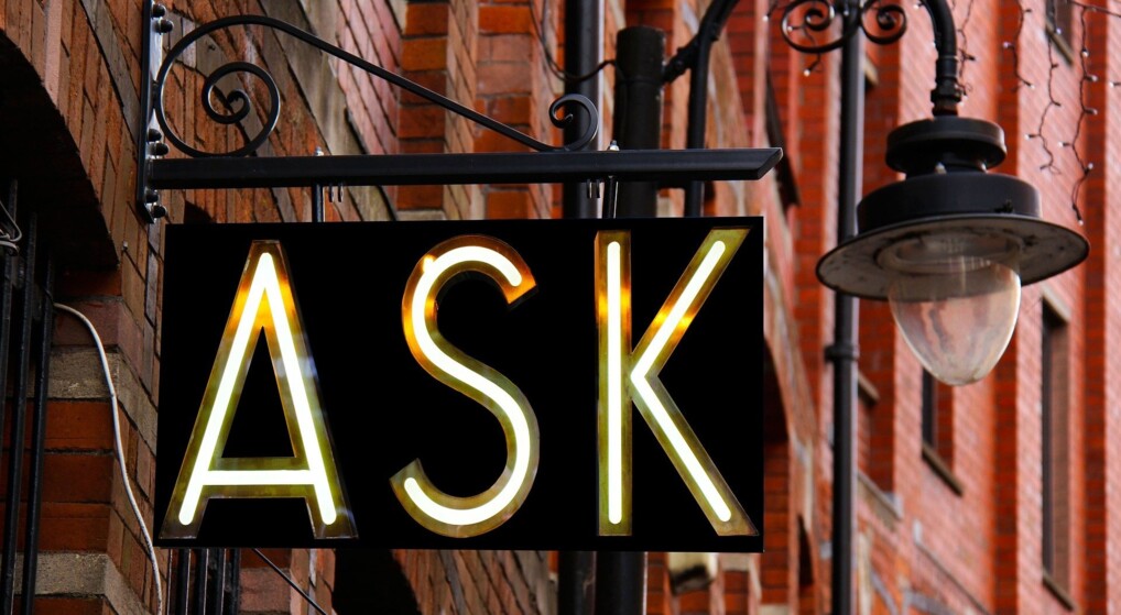 Gå hjem-møde Skilt med ordet "Ask"